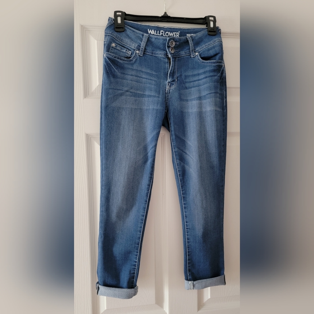 Denim capris by Wallflower size 5